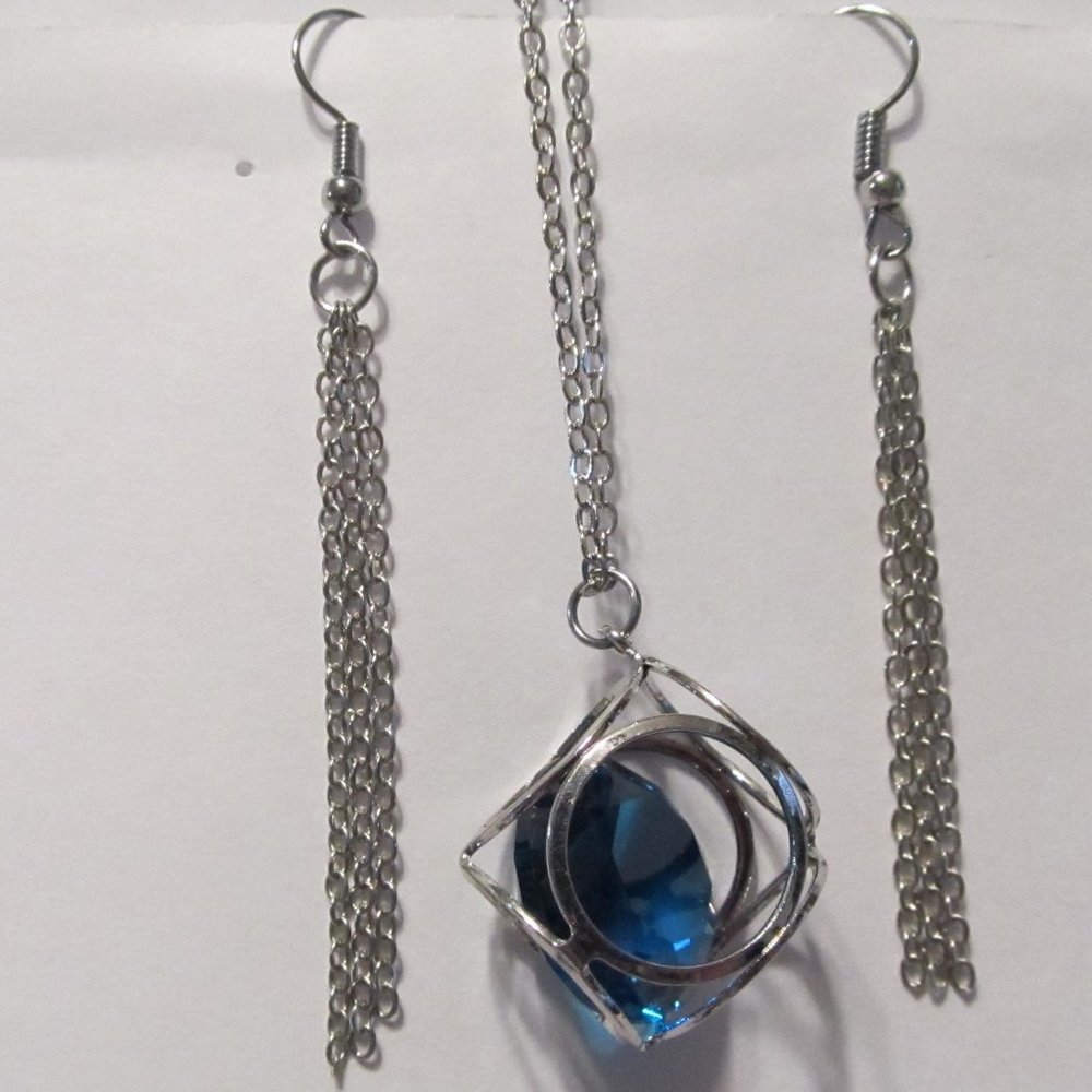 5-pieces of older Paparazzi necklace and earring sets